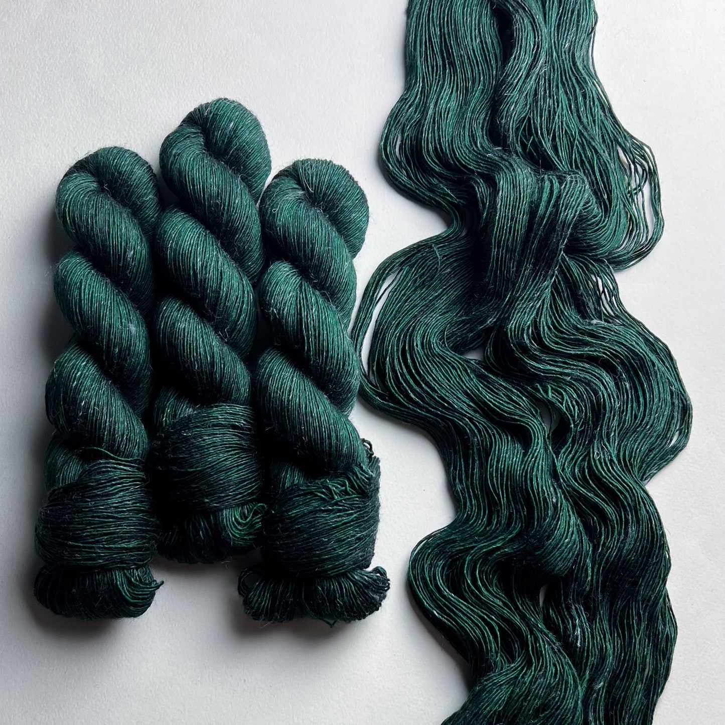 Envy on One Bed (Merino Linen) Fingering