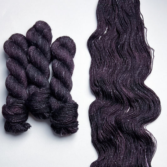 Evil Queen on One Bed (Merino Linen) Fingering