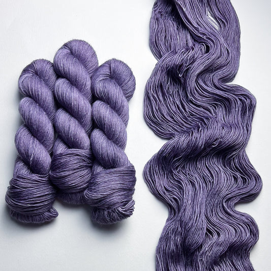 Goddess of Death on One Bed (Merino Linen) Fingering