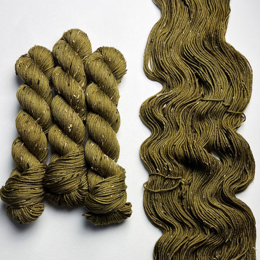 Kelp Fronds on Smut (Tweed) DK