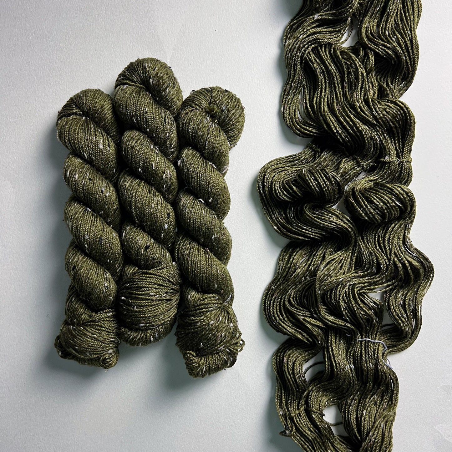 Olive on Smut (Tweed) DK