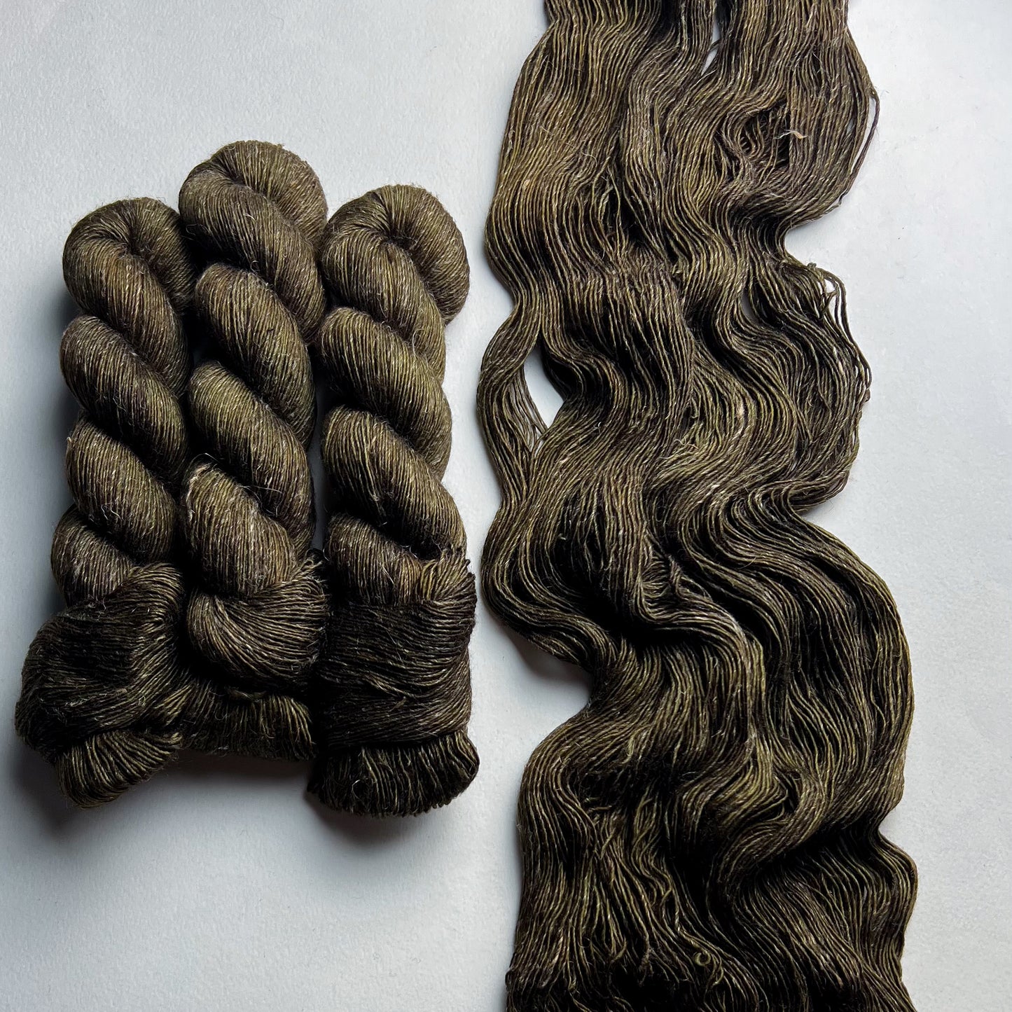 Árboles de Lothlórien en una cama (lino merino) Fingering