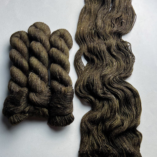 Árboles de Lothlórien en una cama (lino merino) Fingering